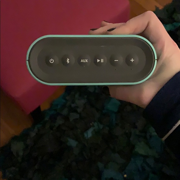 Bose Soundlink Color Bluetooth Speaker - Picture 2 of 3